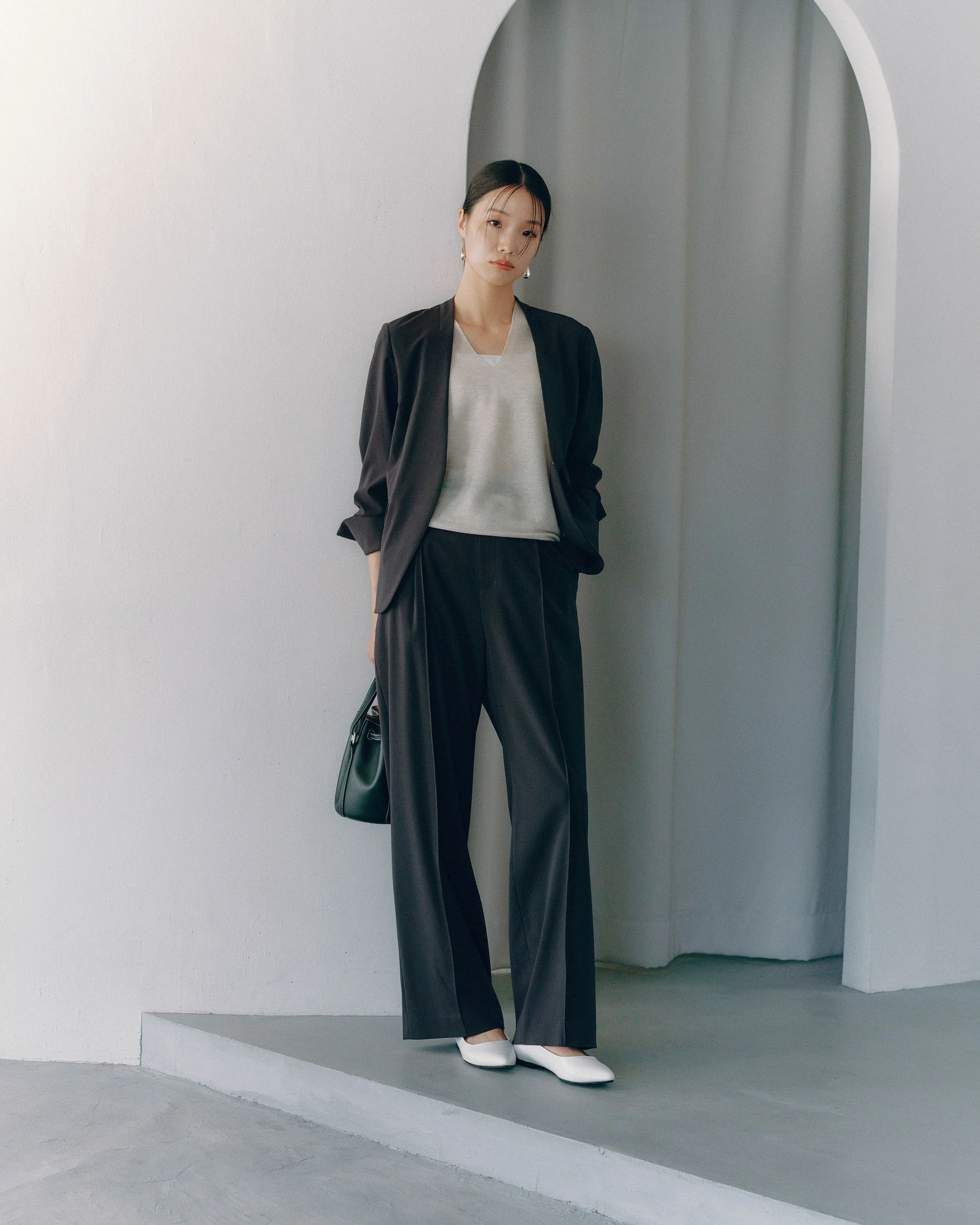 エアリーストレッチタックストレートパンツ - Image 8