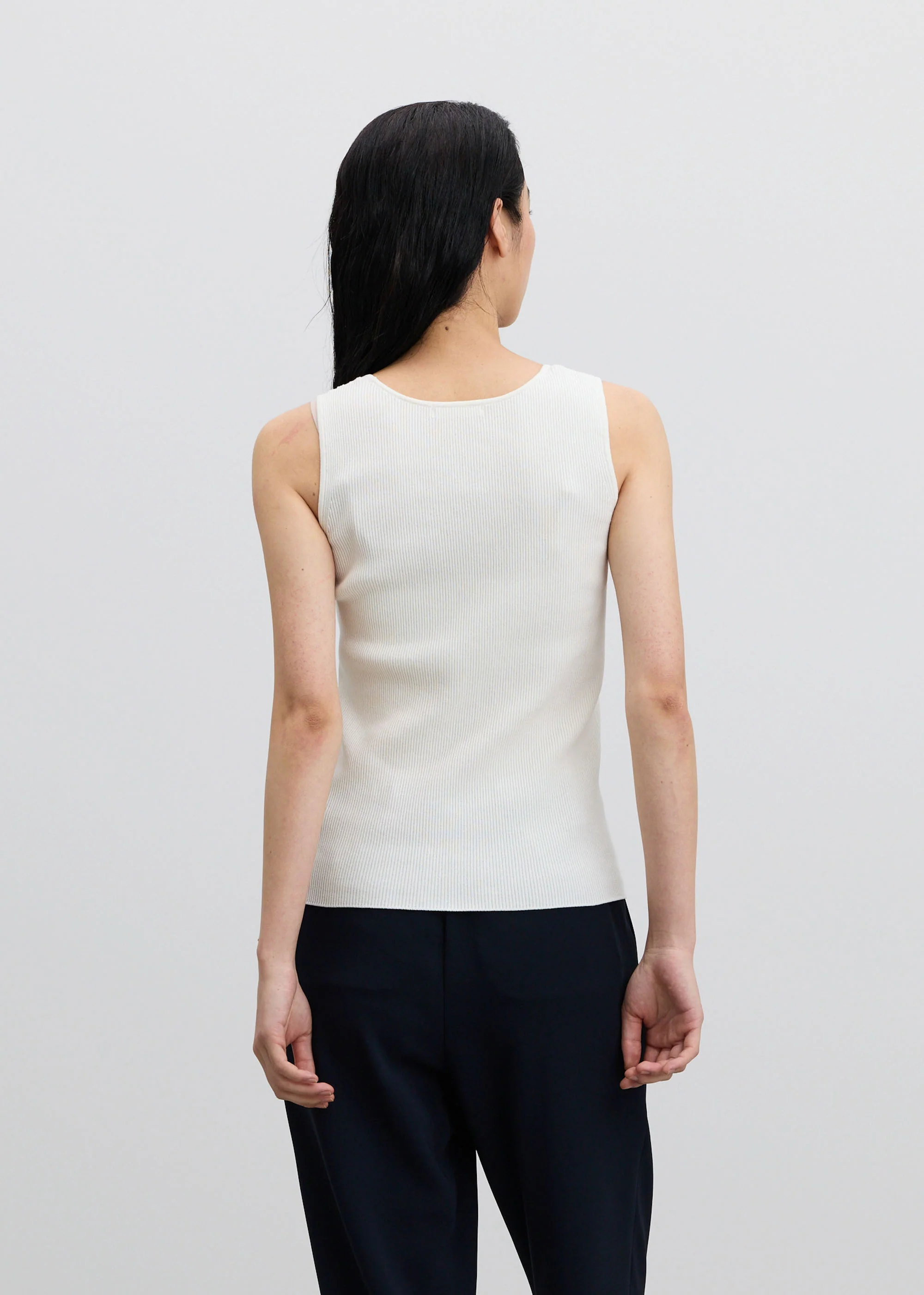 美Neck ノースリーブニット（Uネック） - Image 4