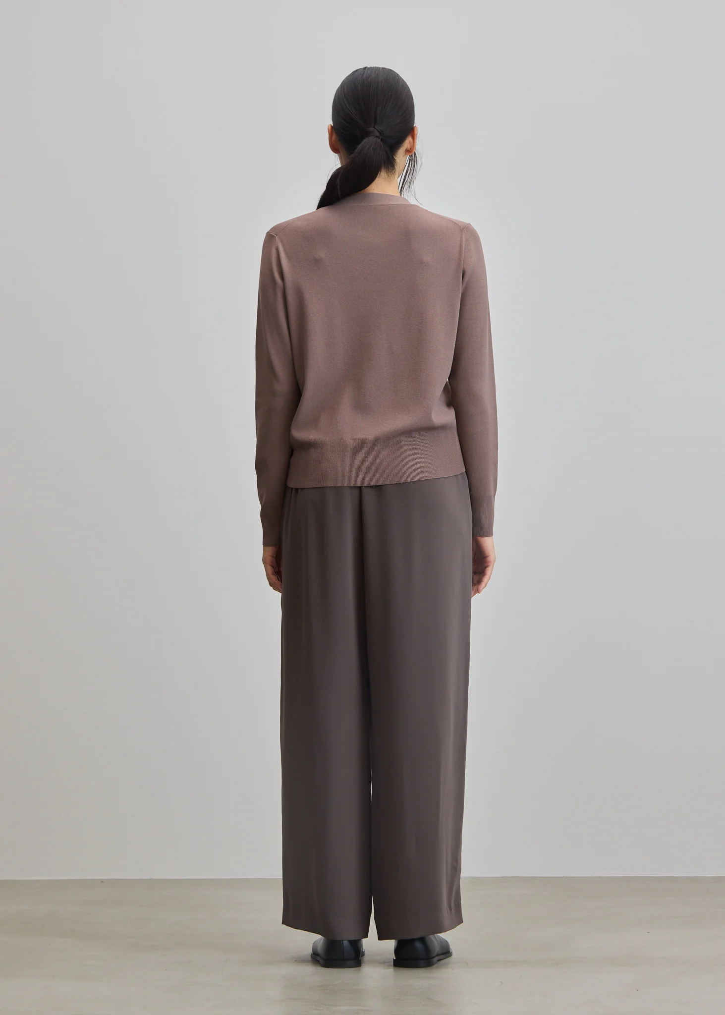 Vネックショートニットカーディガン - Image 19