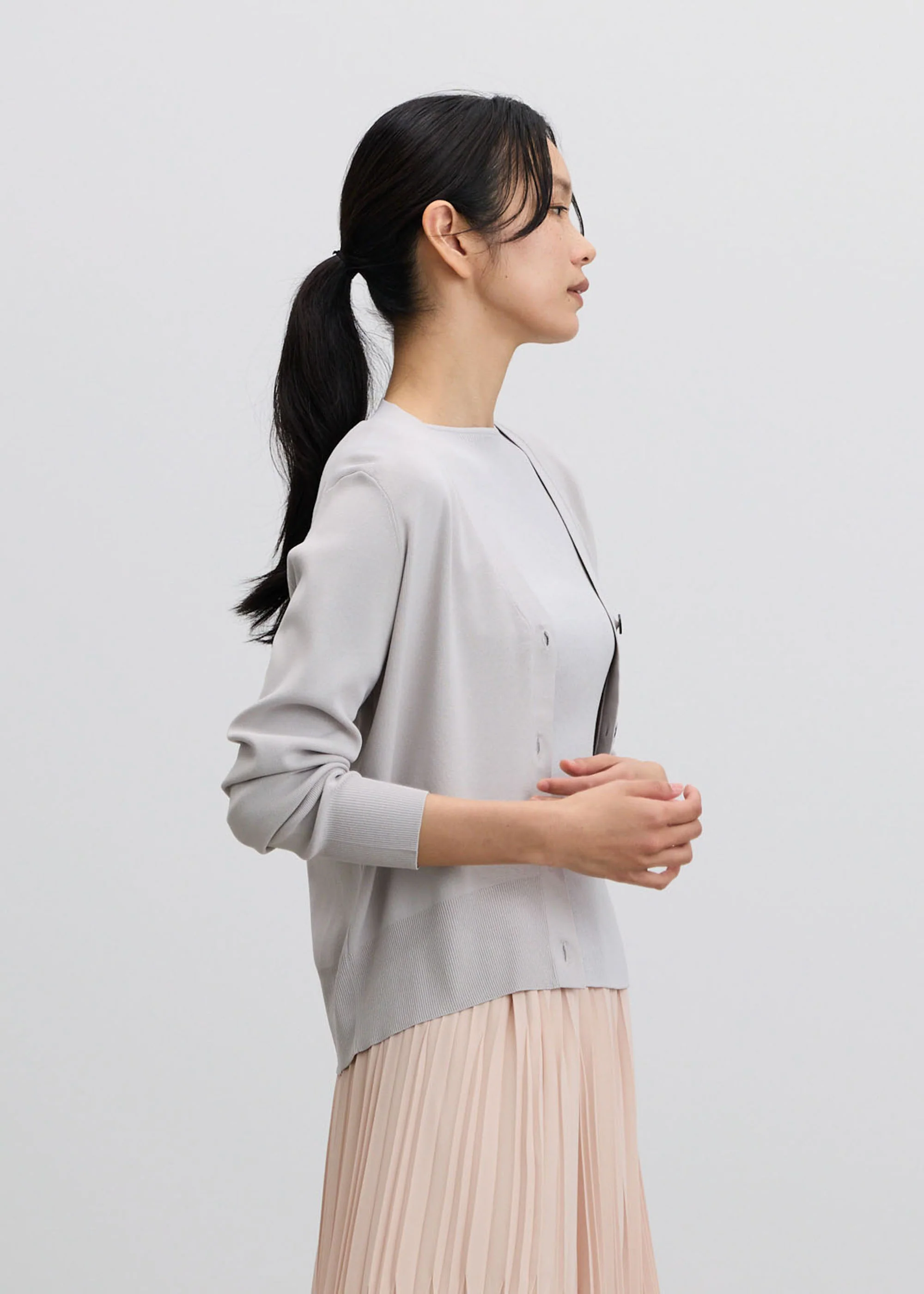 Vネックショートニットカーディガン - Image 25