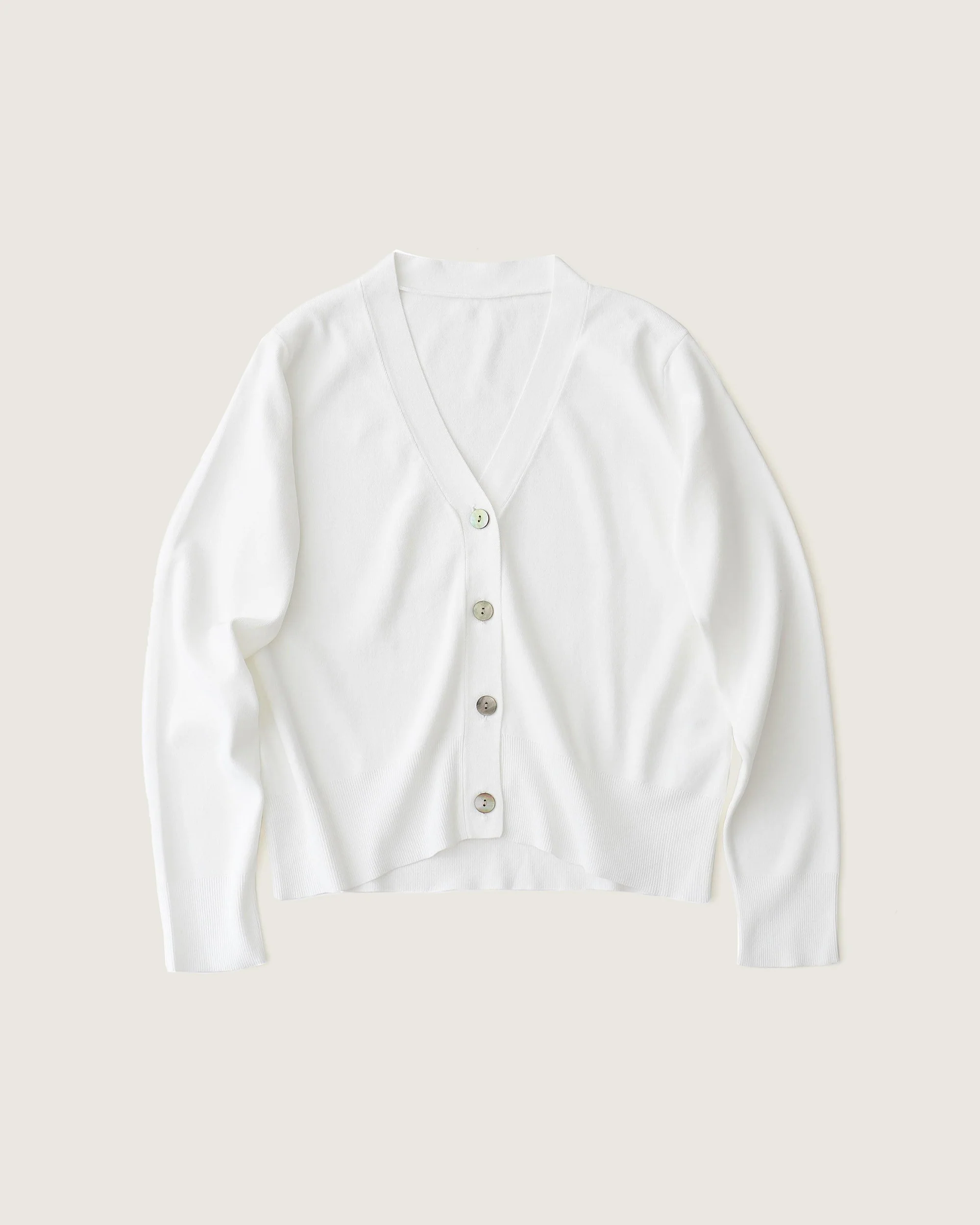 Vネックショートニットカーディガン - Image 7
