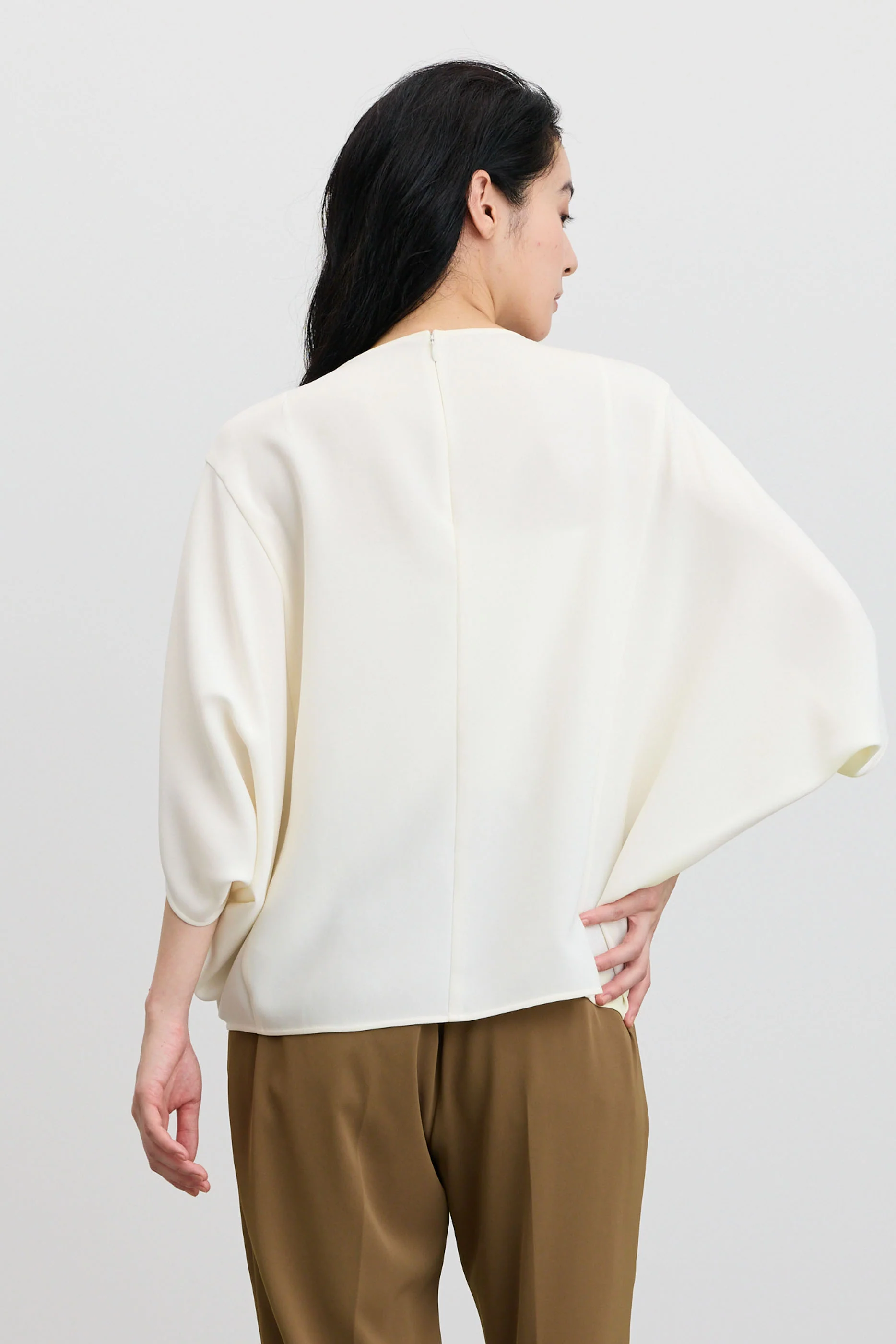 ライトクロスコクーンシルエットブラウス - Image 17