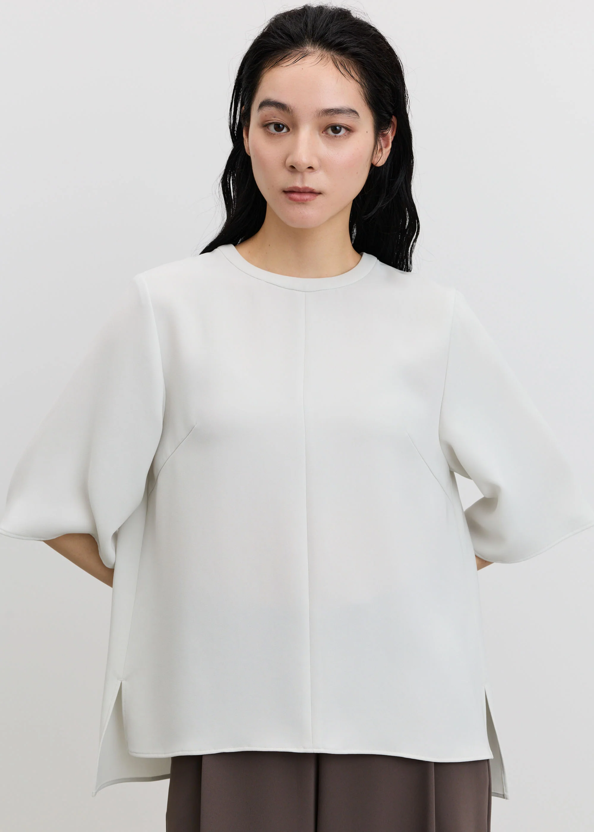 ライトクロスクルーネックブラウス - Image 12