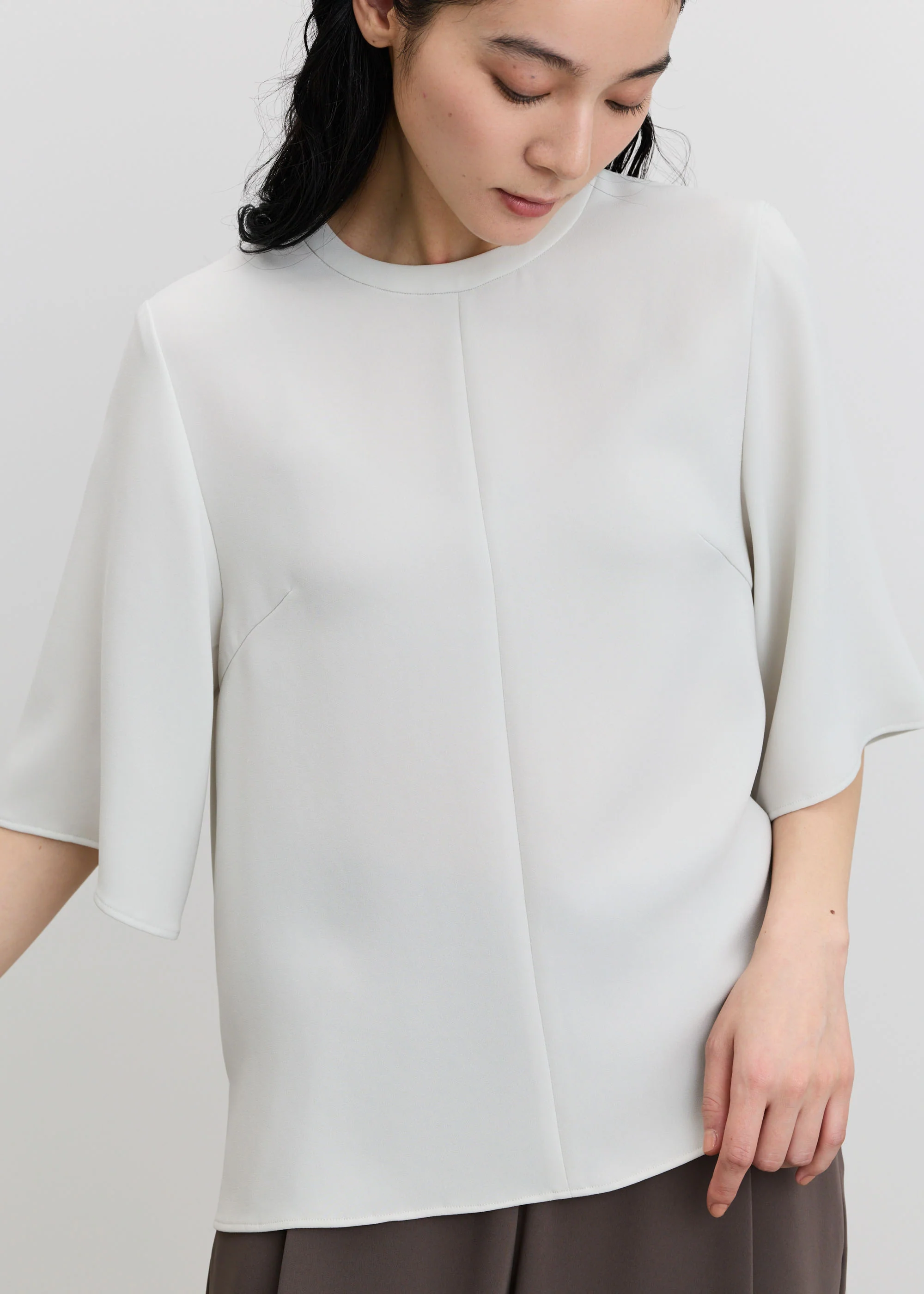 ライトクロスクルーネックブラウス - Image 17
