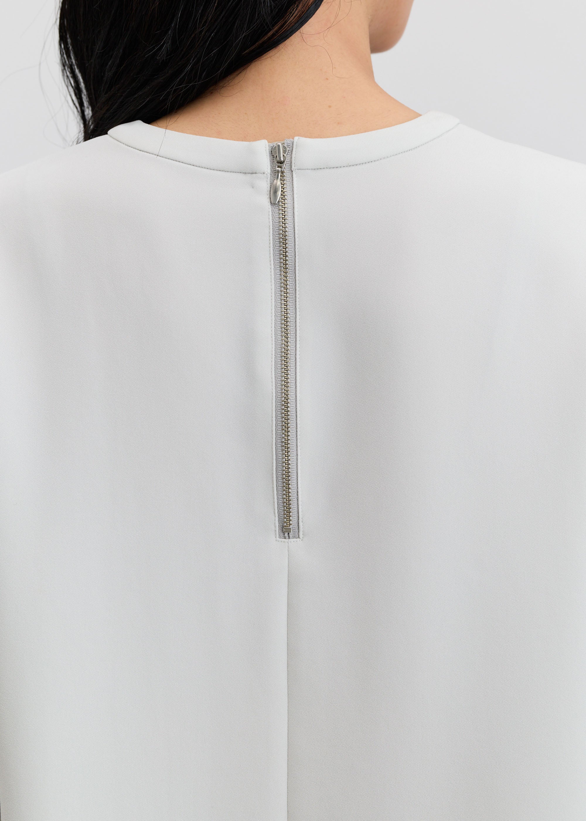 ライトクロスクルーネックブラウス - Image 18