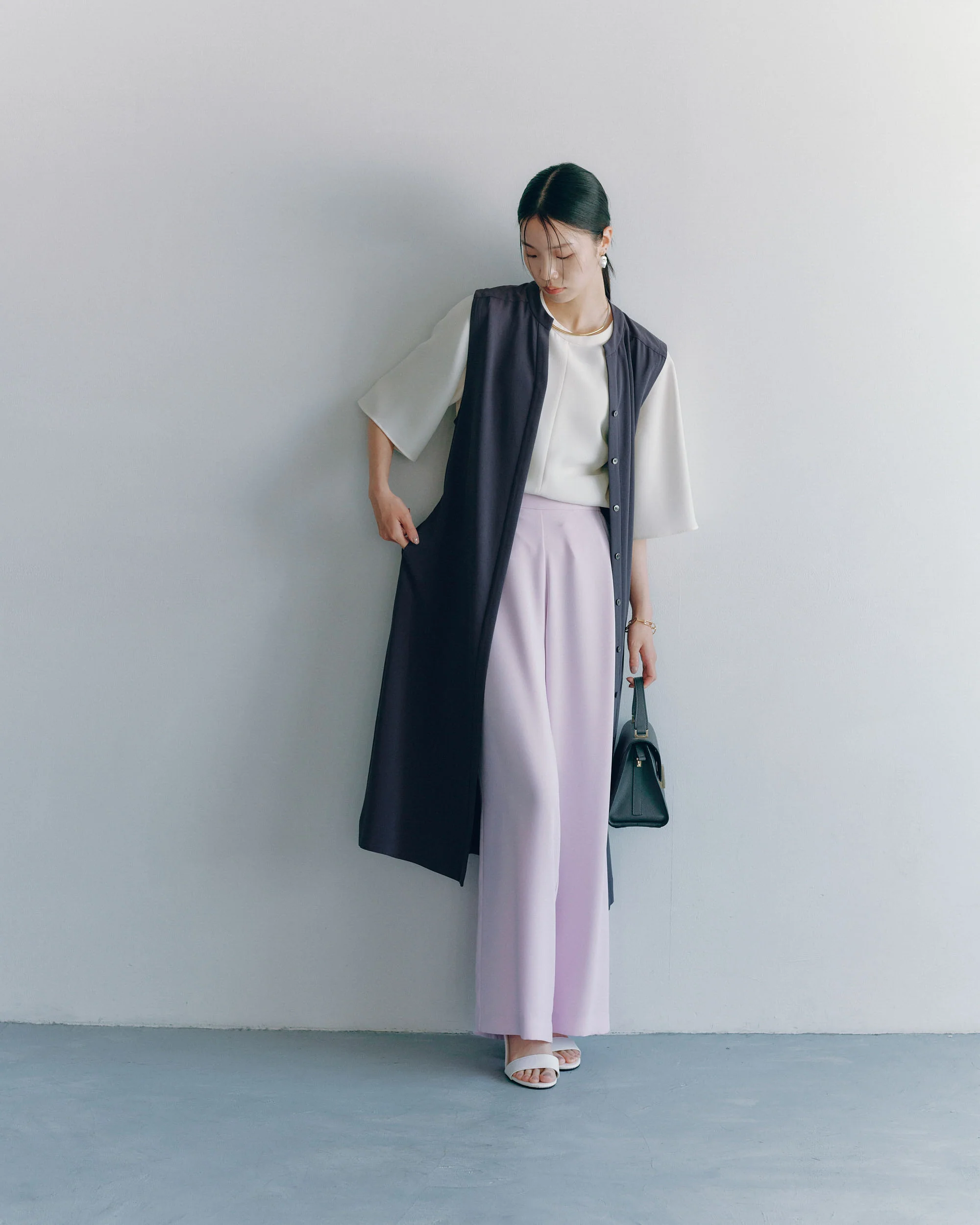ライトクロスクルーネックブラウス - Image 30