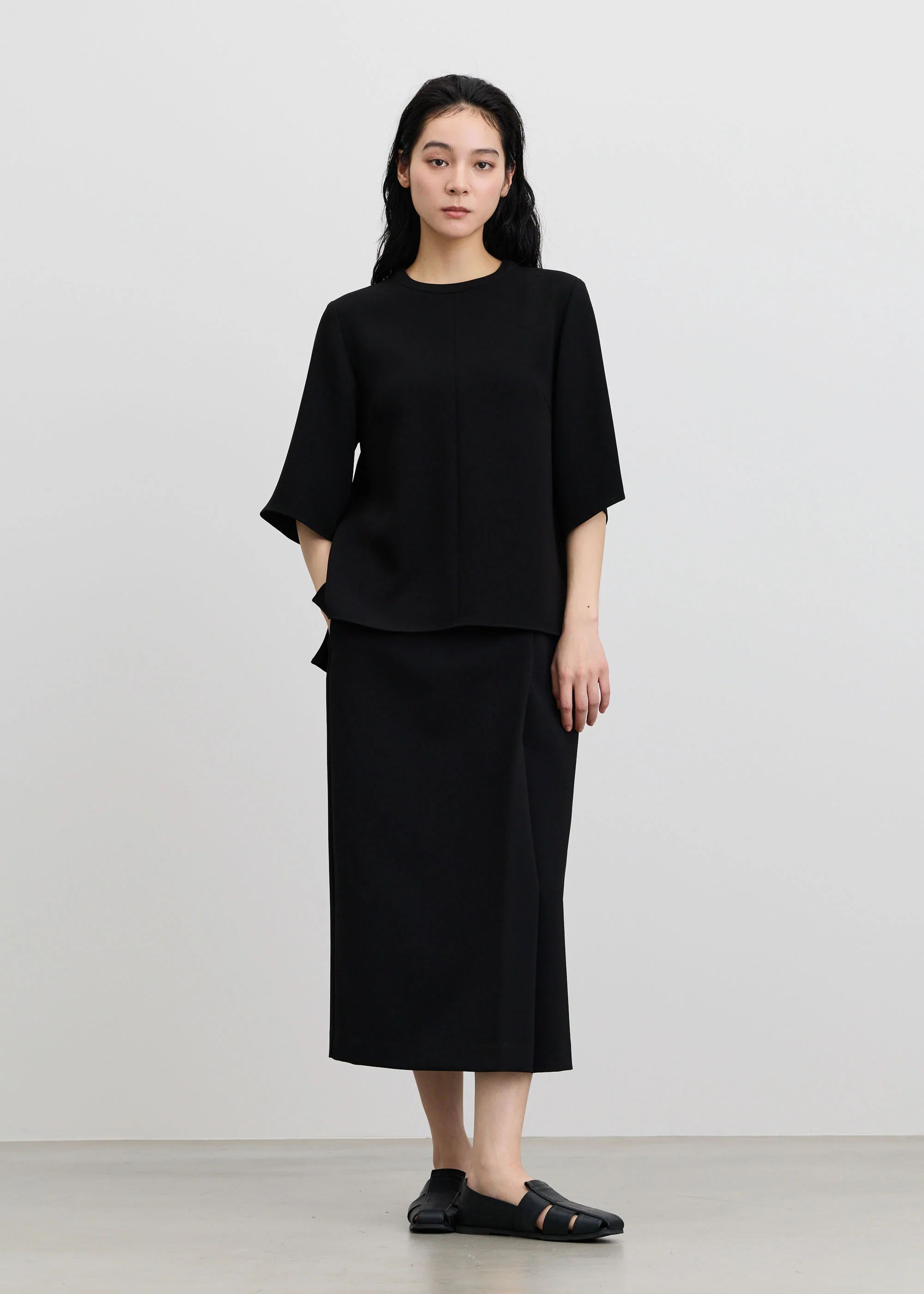 ライトクロスクルーネックブラウス - Image 5