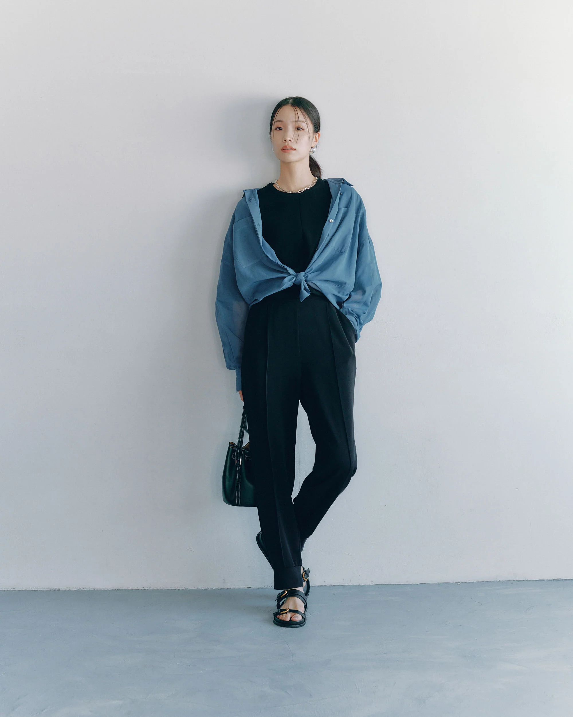 ライトクロスクルーネックブラウス - Image 8