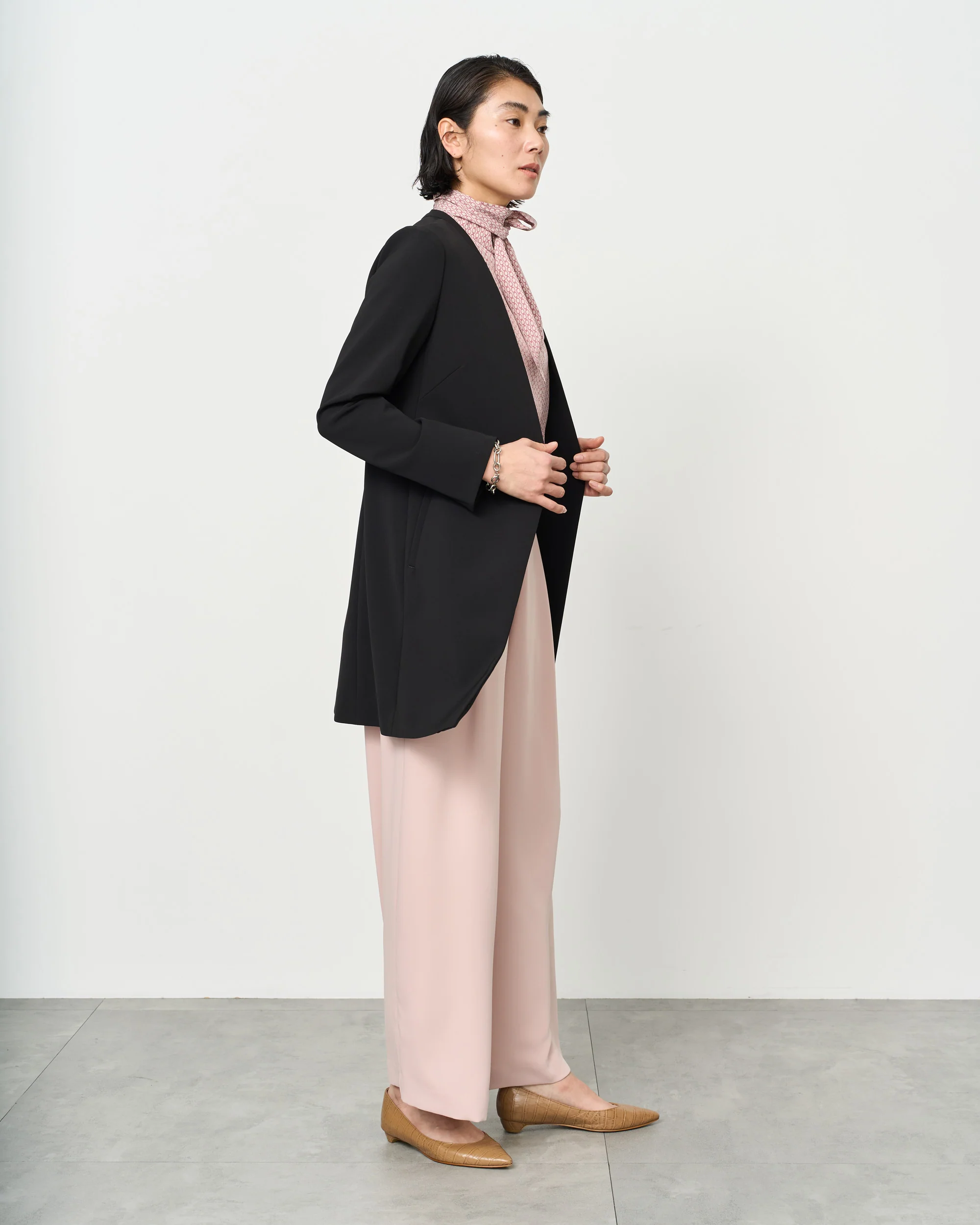 ストレッチファインロングノーカラージャケット - Image 19