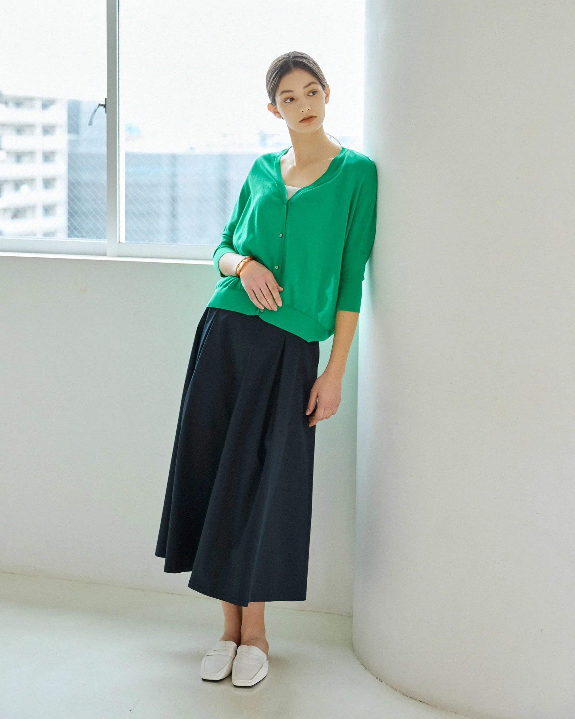 シアーコクーンVネックニットカーディガン - Image 17