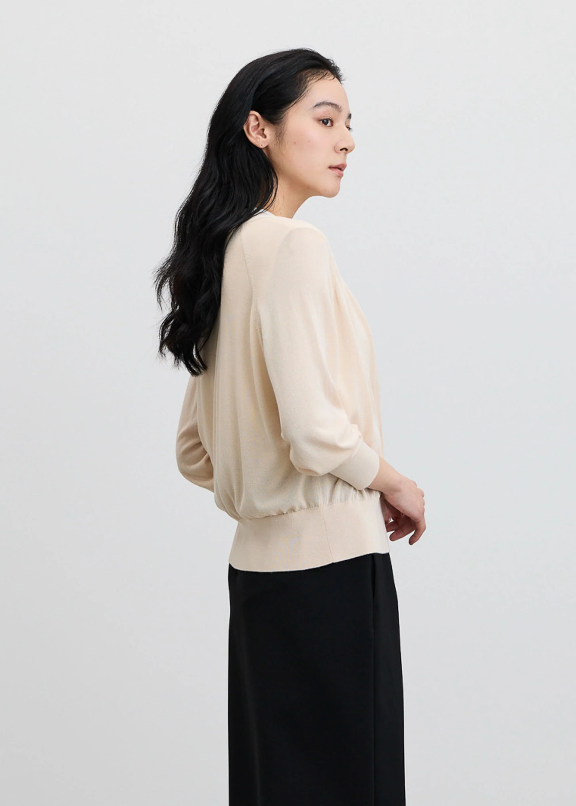 シアーVネックカーディガン - Image 10