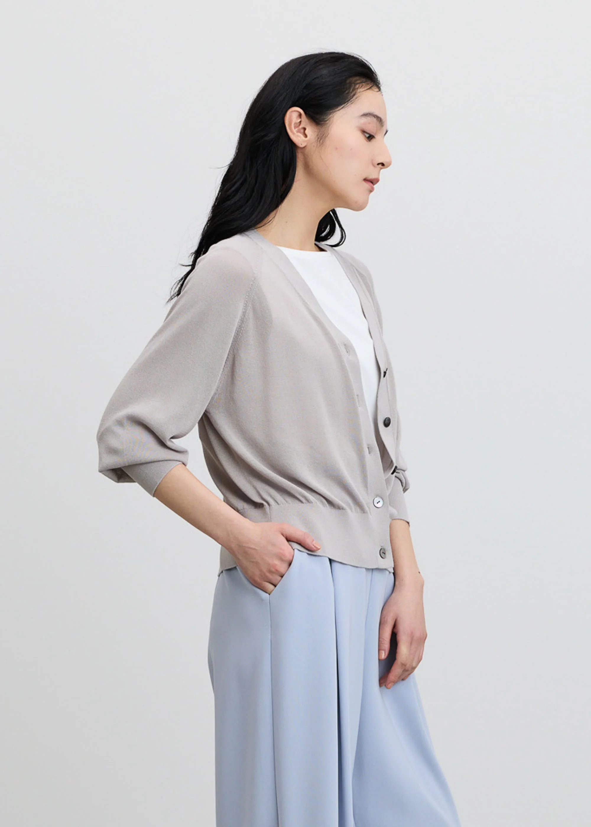 シアーVネックカーディガン - Image 15