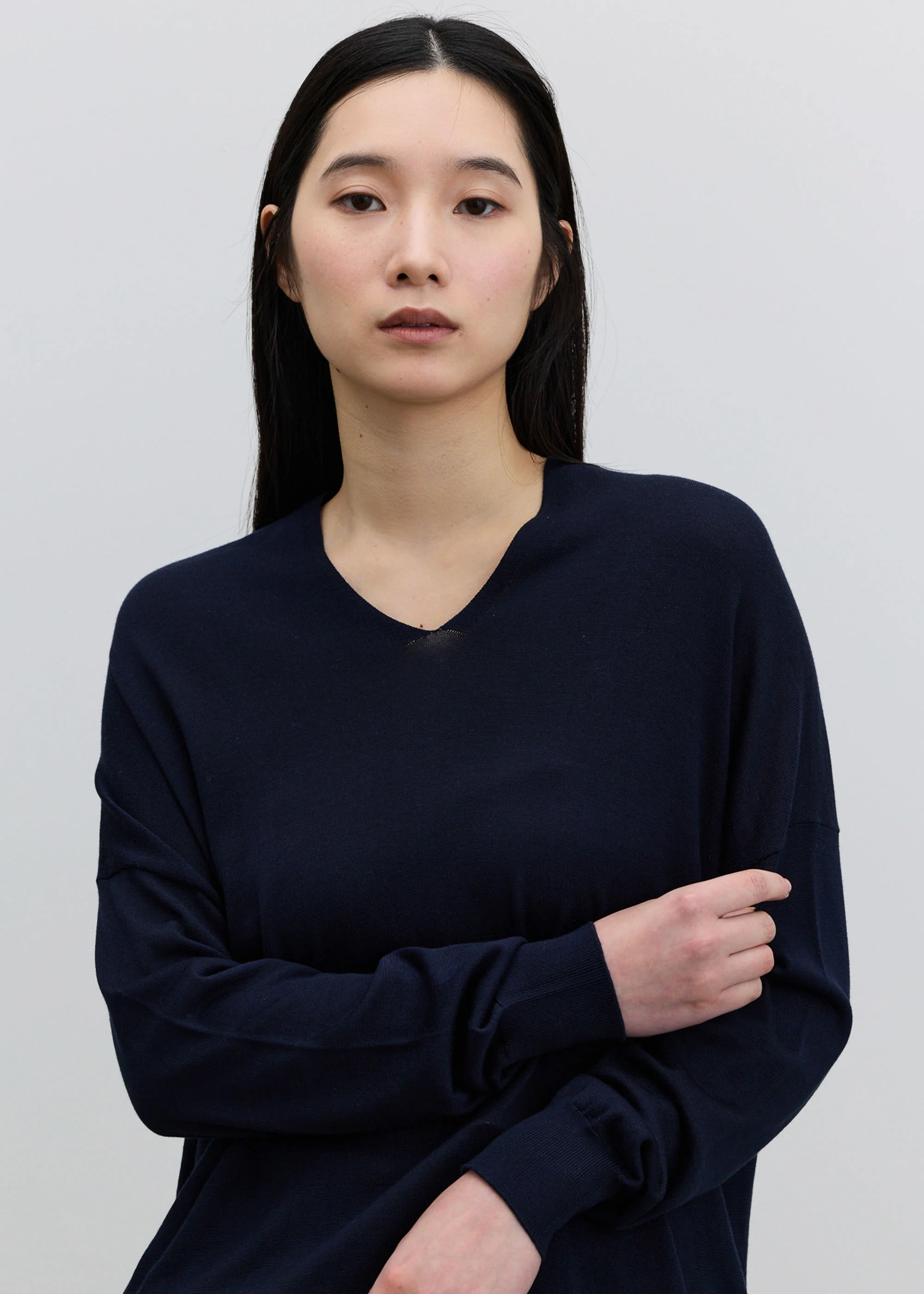 シルクコットンVネックニット - Image 11