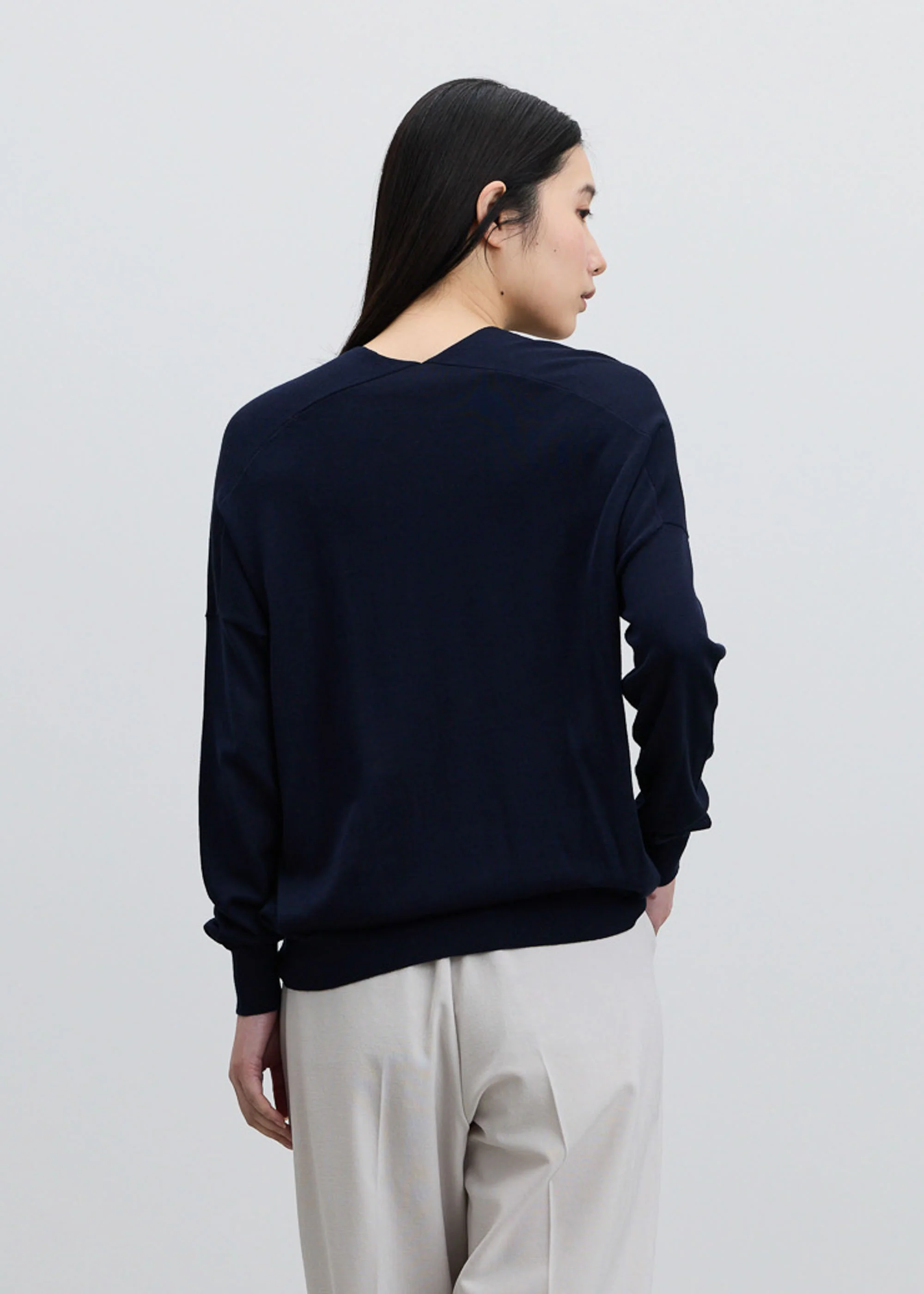 シルクコットンVネックニット - Image 14