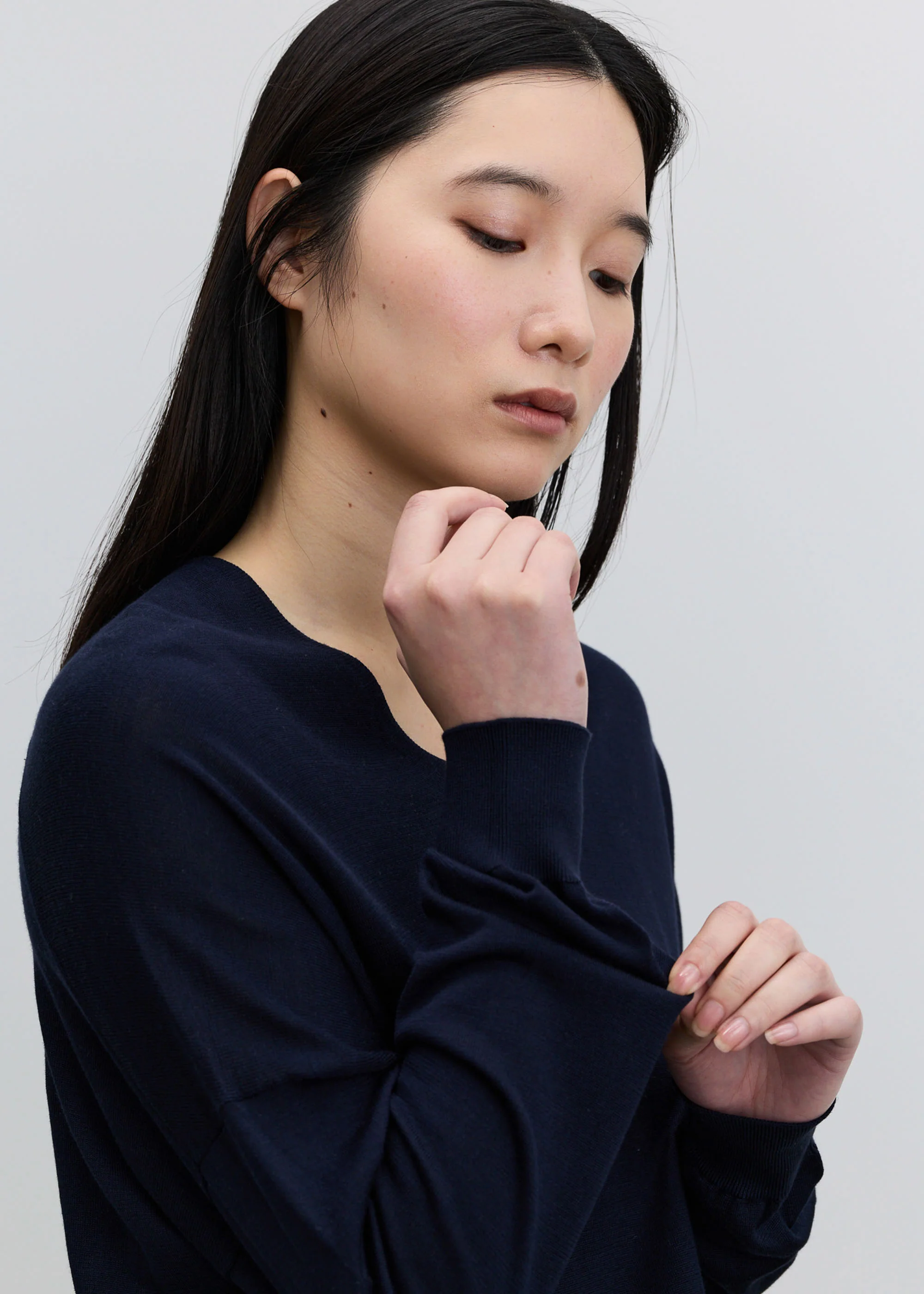シルクコットンVネックニット - Image 15