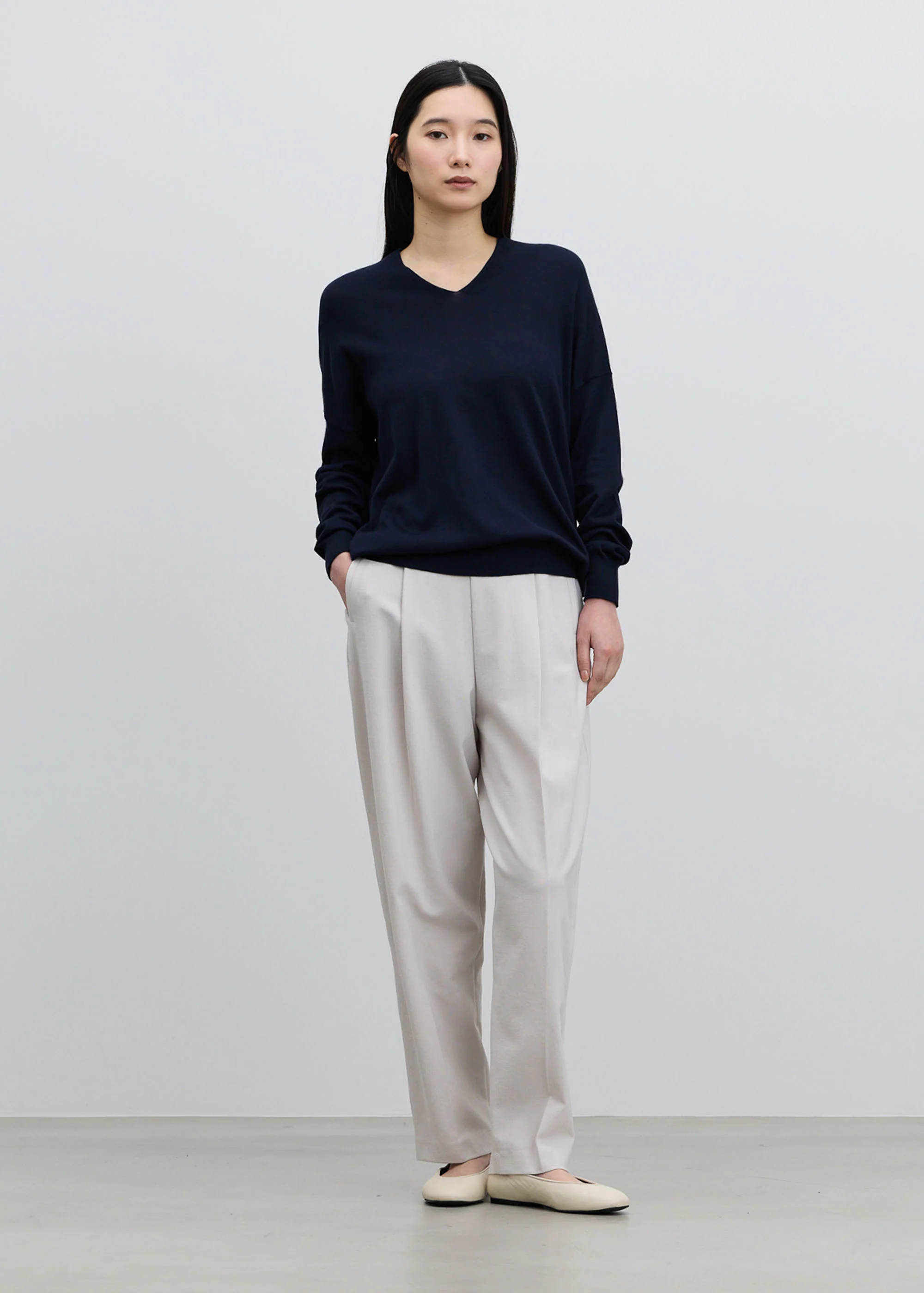 シルクコットンVネックニット - Image 17