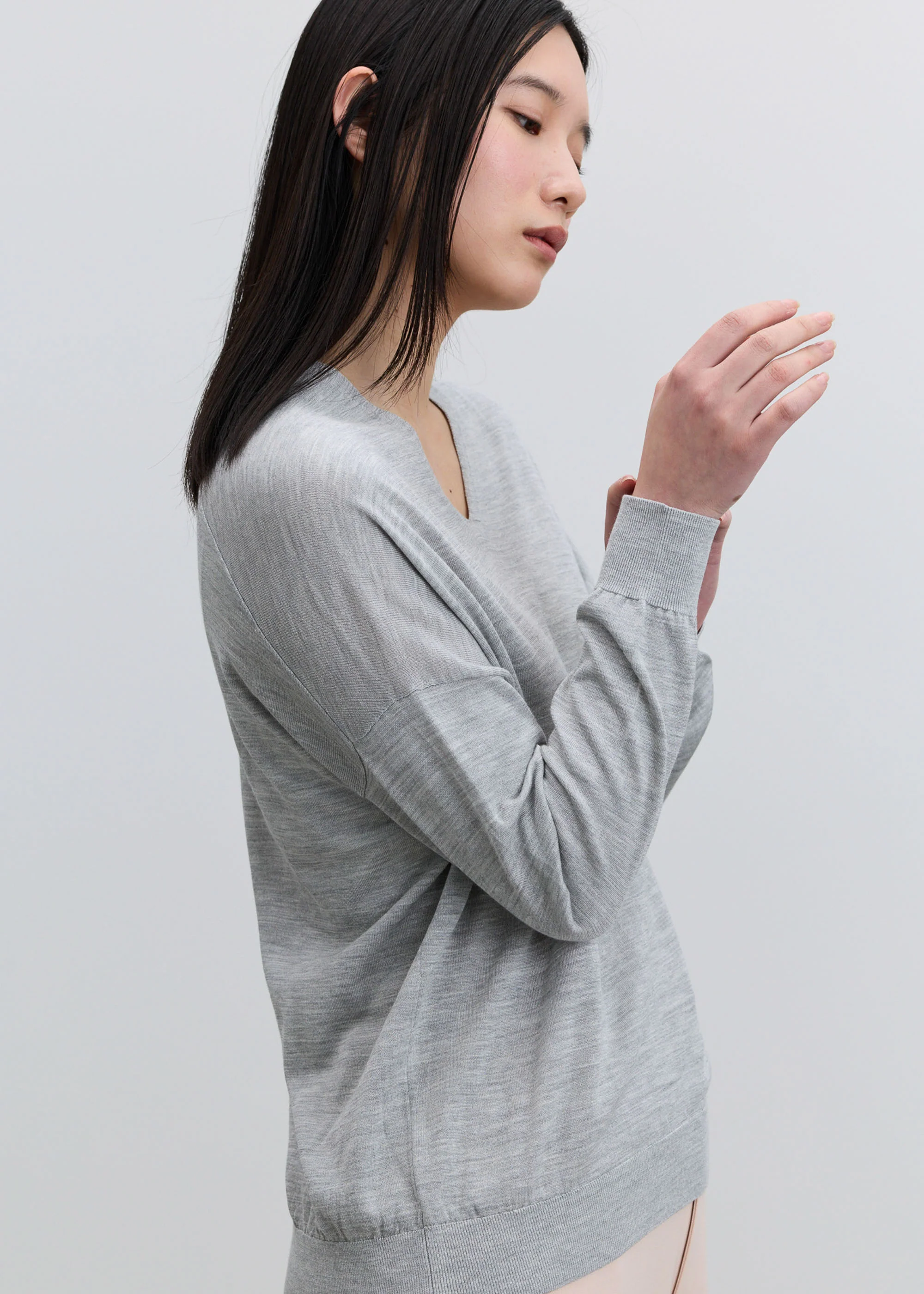 シルクコットンVネックニット - Image 25