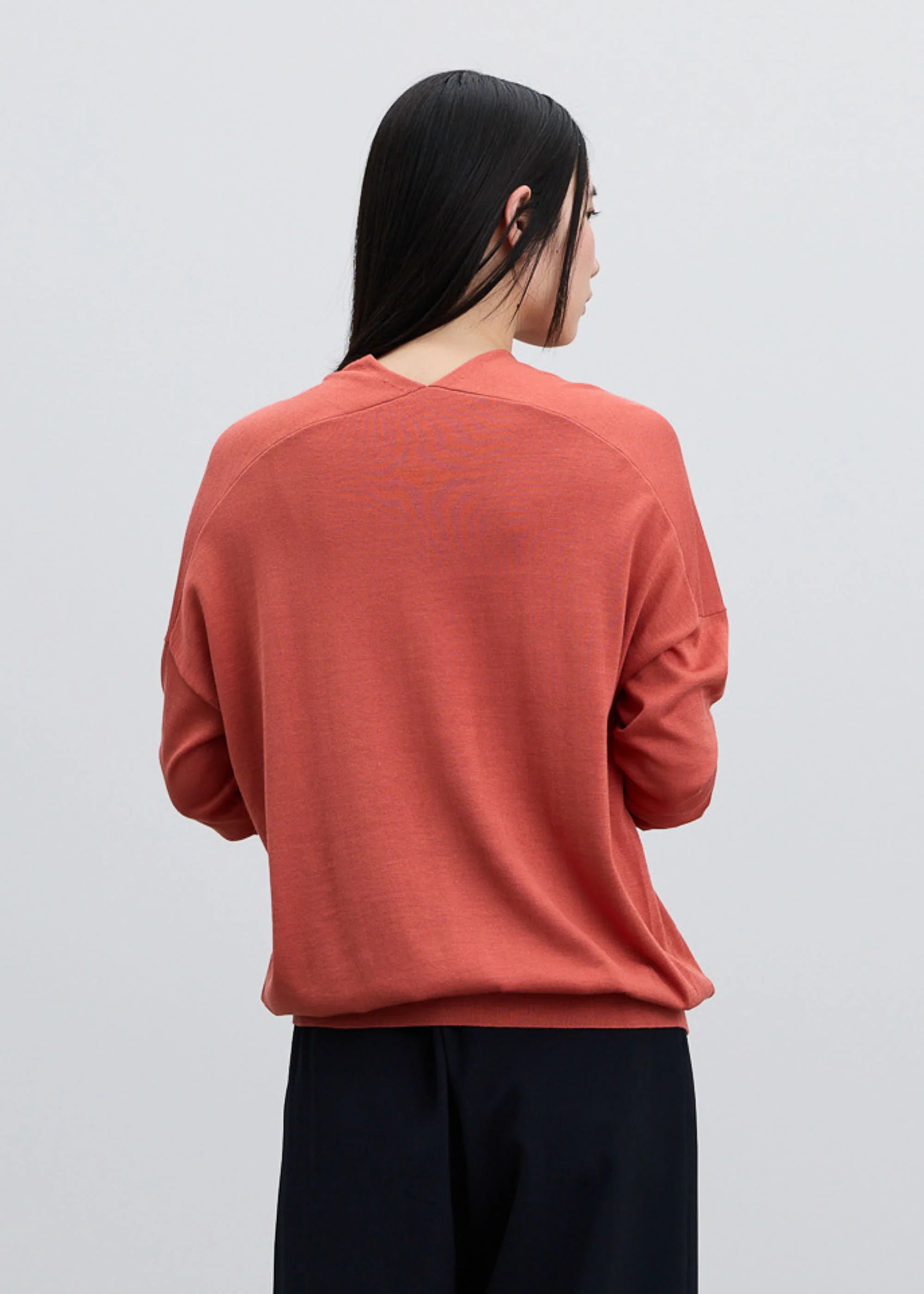 シルクコットンVネックニット - Image 4