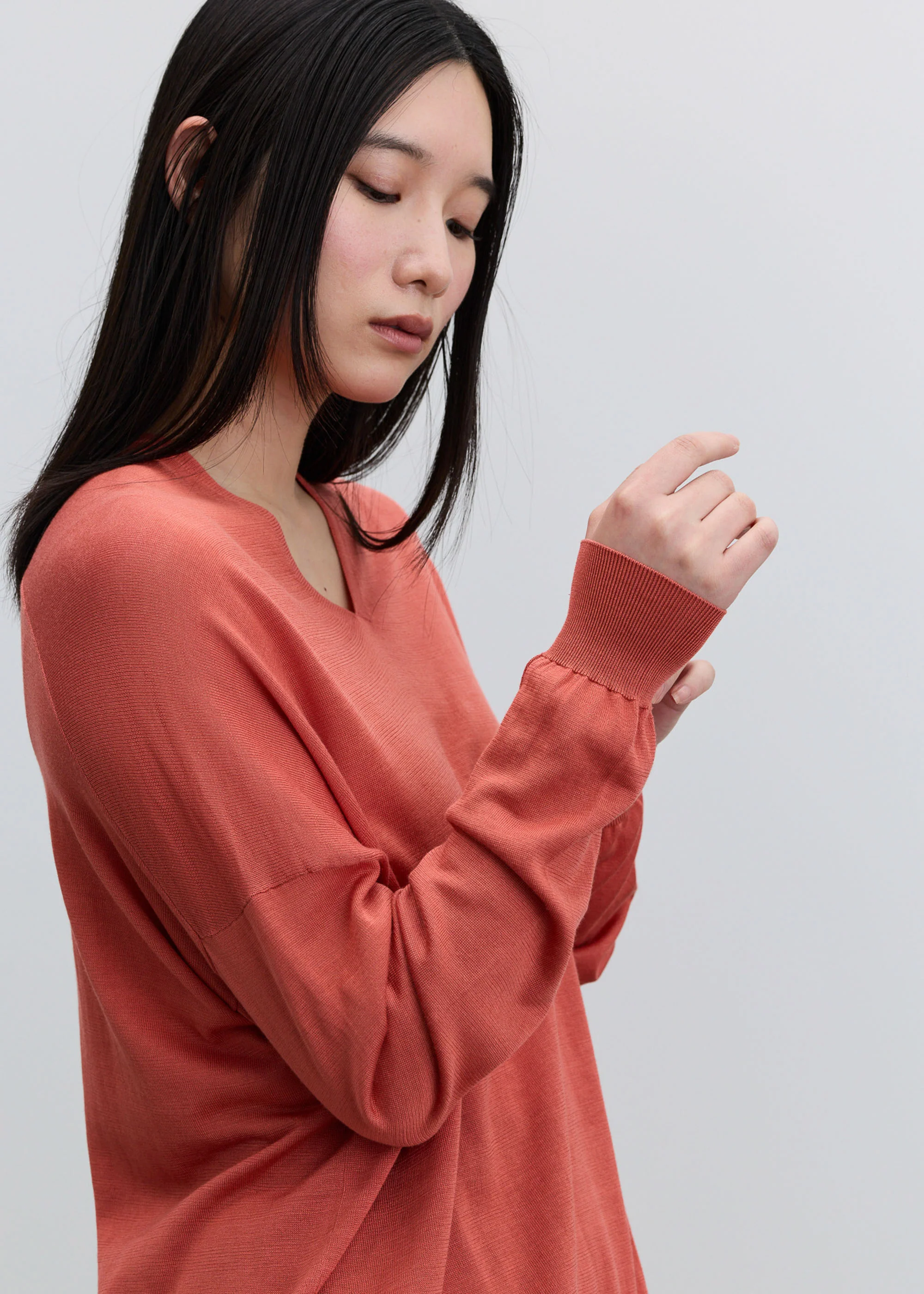 シルクコットンVネックニット - Image 5