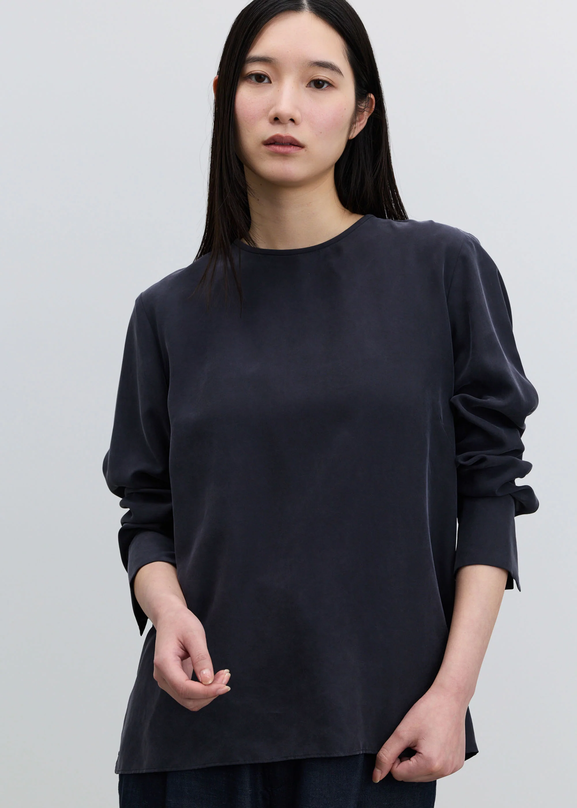 シルククルーネックブラウス - Image 11
