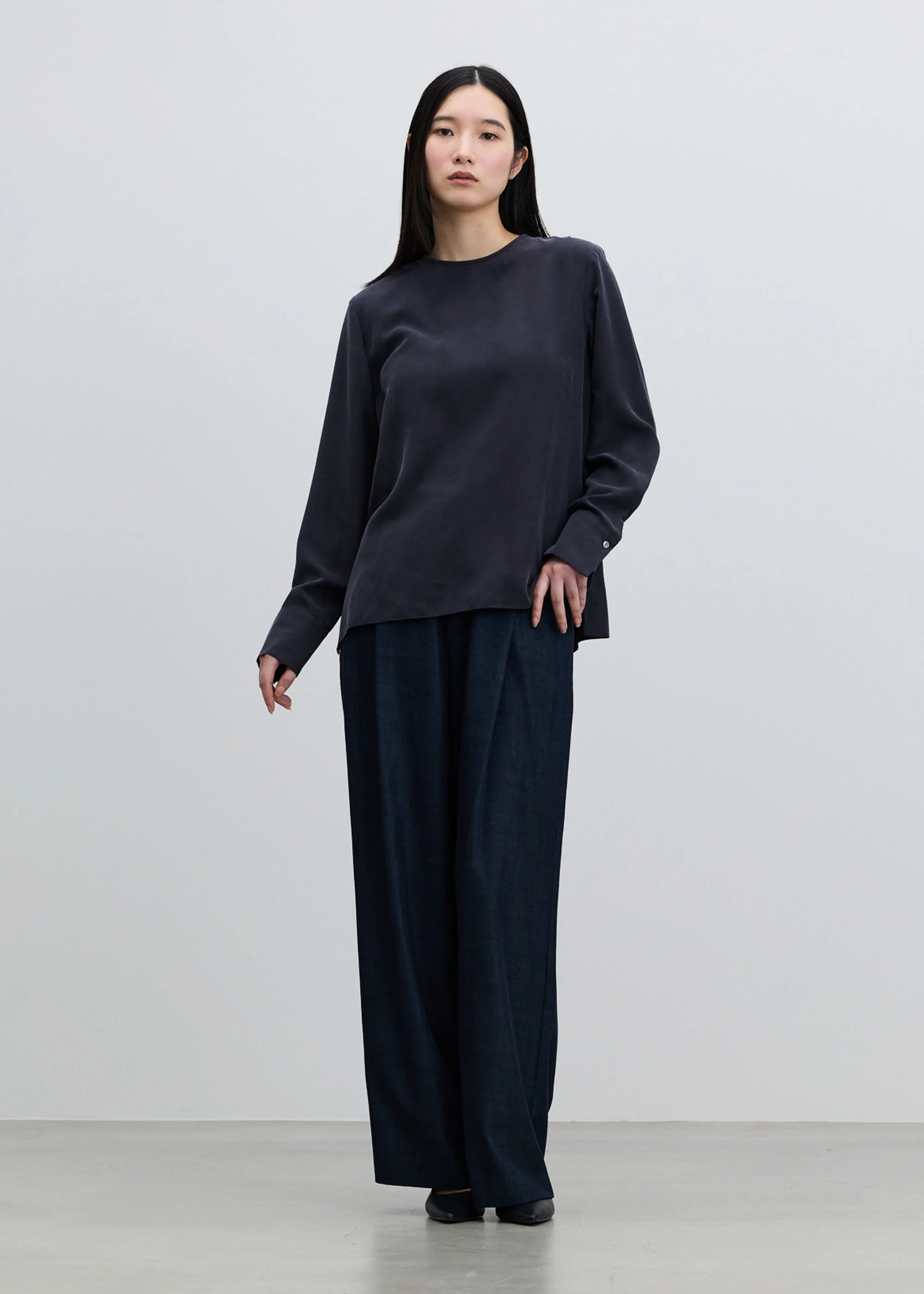 シルククルーネックブラウス - Image 15