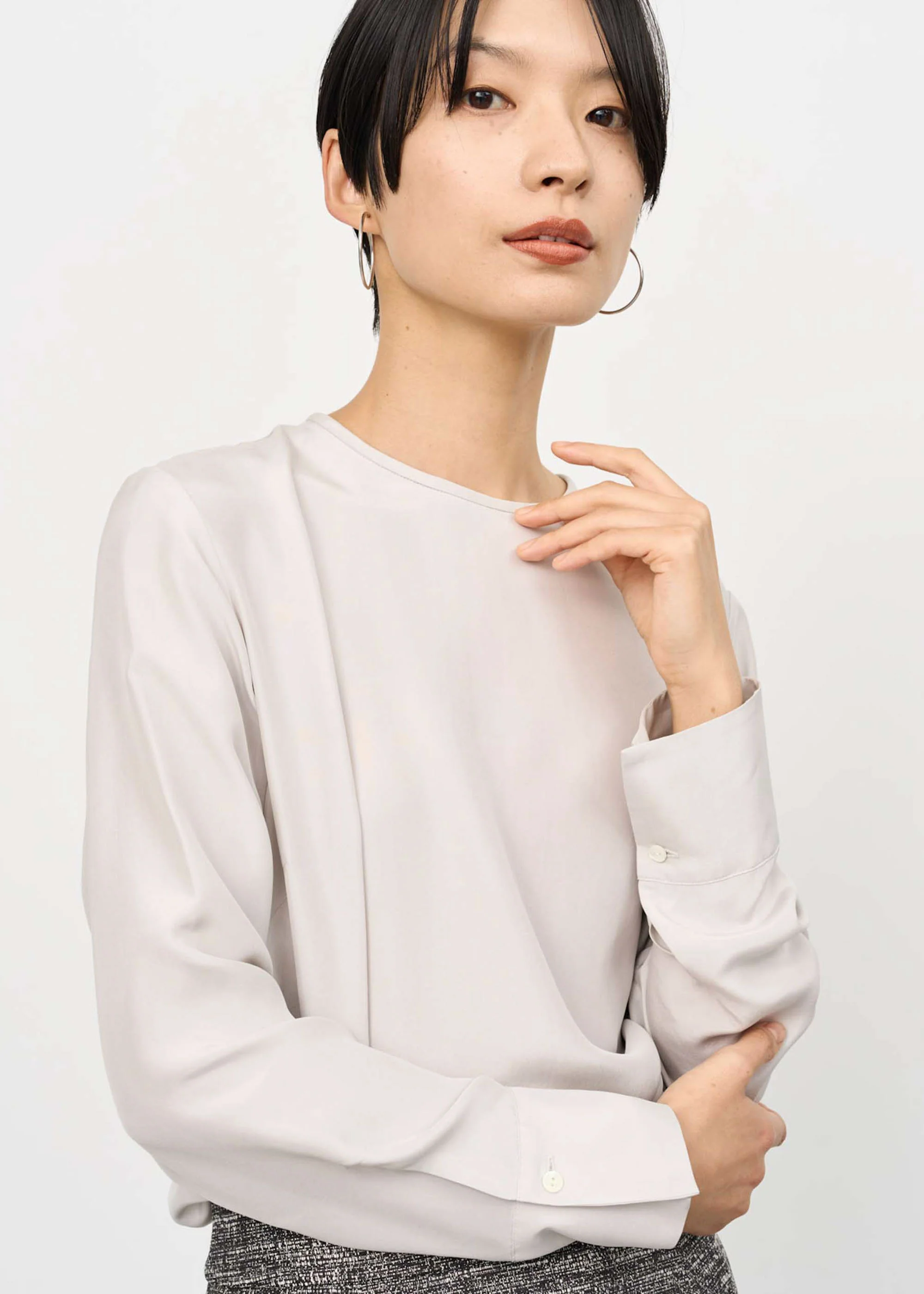 シルククルーネックブラウス - Image 25